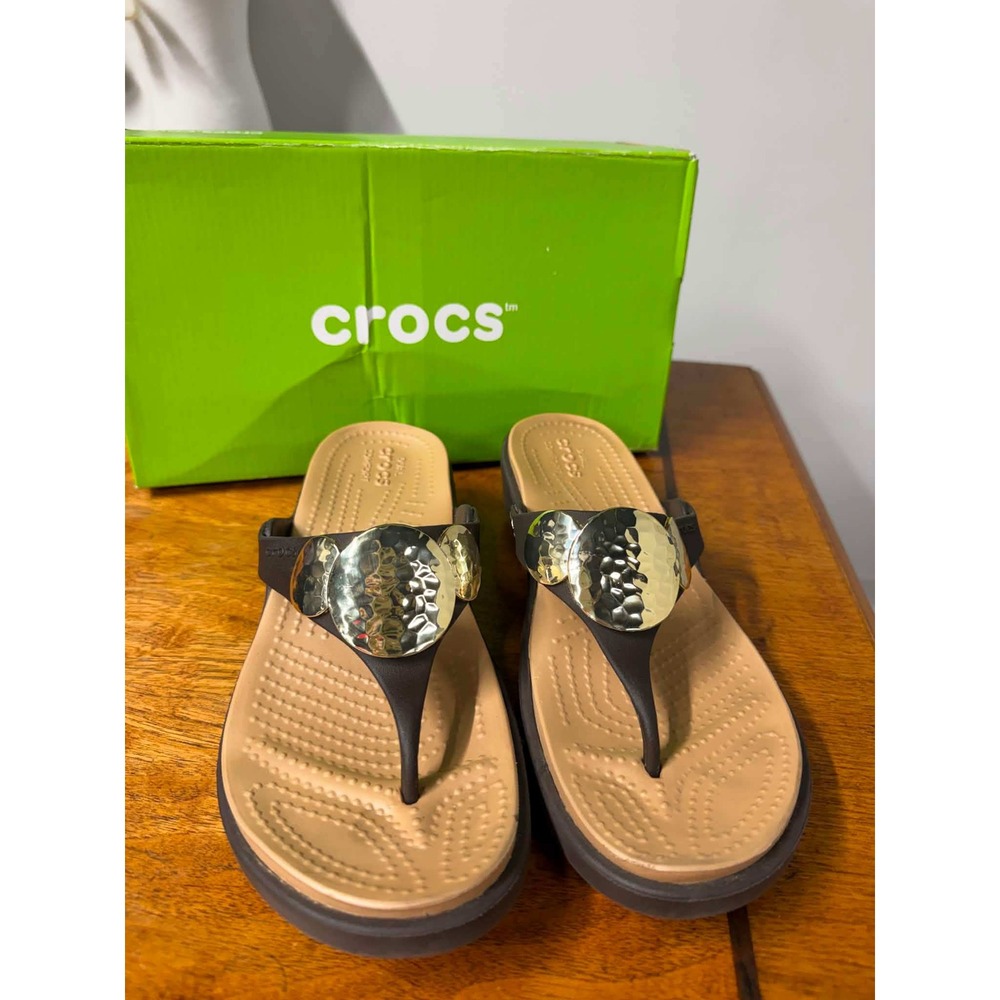Crocs Women 8 Espresso Sanrah Embellished Wedge Flip Sandals Gold Discs